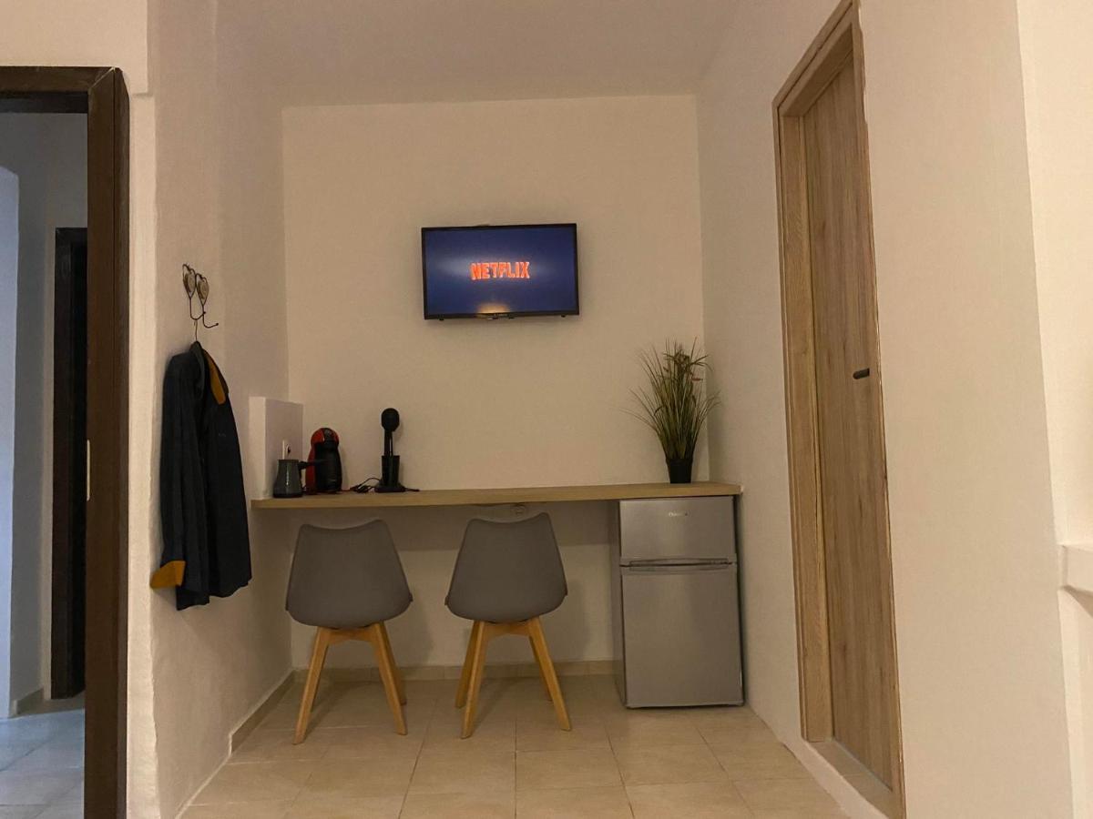 Popi'S Apartment Goniai Bagian luar foto